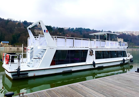 Lyon By Boat ensemble pour un moment inoubliable au fil de l'eau